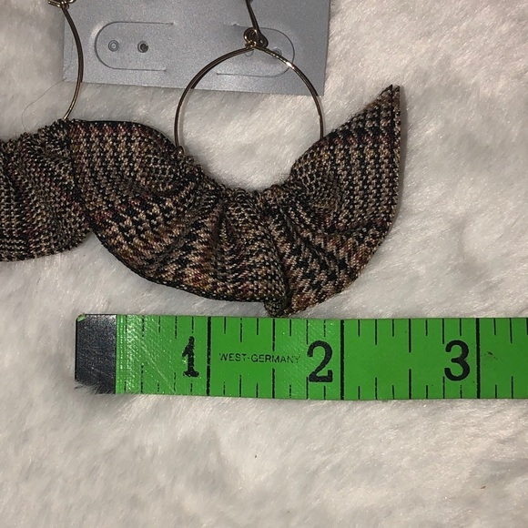 - Womens Brown Plaid Earrings. NEW. Breast Cancer Fundraiser. - Picture 3 of 3